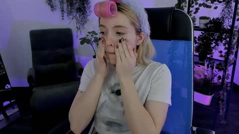 aurorawrenfield online show from 04/08/26, 02:22