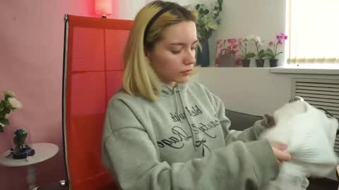 aurorawrenfield online show from 04/25/26, 04:26