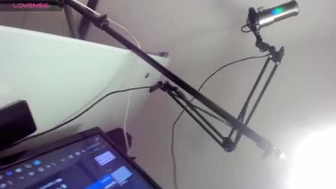 aurore online show from 10/22/25, 12:05