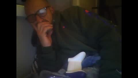 Snapshot of aussieguy59660 chatting on 12/01/25, 02:33 aussieguy59660 online show from 12/01/25, 02:33