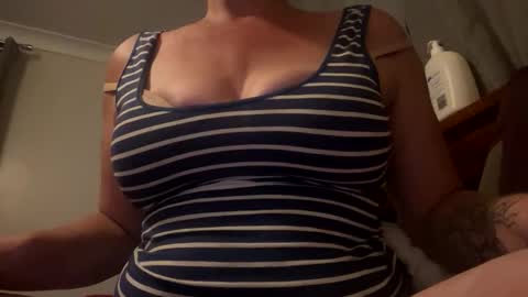 Snapshot of aussielovingxxx chatting on 03/18/26, 03:26 Milf4u online show from 03/18/26, 03:26