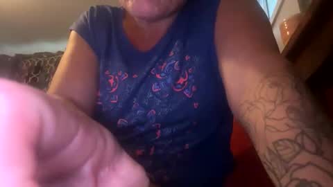 Snapshot of aussielovingxxx chatting on 04/27/26, 07:17 Milf4u online show from 04/27/26, 07:17