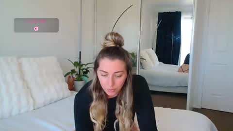 Snapshot of aussielulu chatting on 09/18/25, 01:18 aussielulu online show from 09/18/25, 01:18