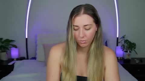 Snapshot of aussielulu chatting on 10/08/25, 03:48 aussielulu online show from 10/08/25, 03:48