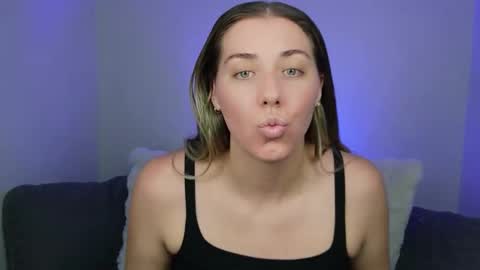 Snapshot of aussielulu chatting on 10/16/25, 09:21 aussielulu online show from 10/16/25, 09:21