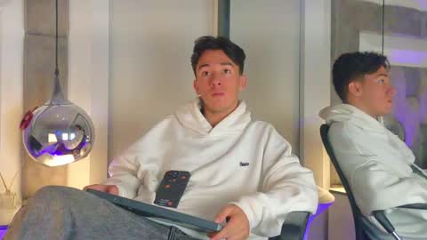 austinreeds online show from 04/17/26, 12:30