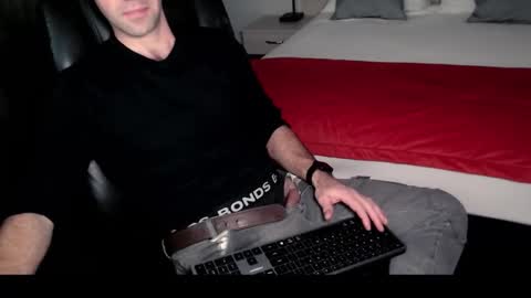 australopithas online show from 11/09/25, 12:14