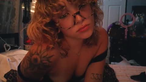 Autie 3 online show from 05/19/26, 02:07
