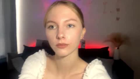 Annie online show from 09/18/25, 12:51