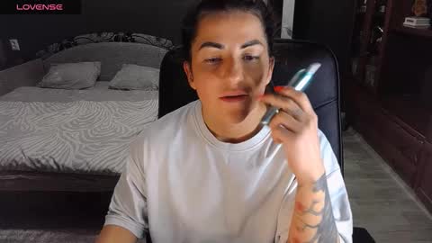 Ava online show from 11/04/25, 06:07