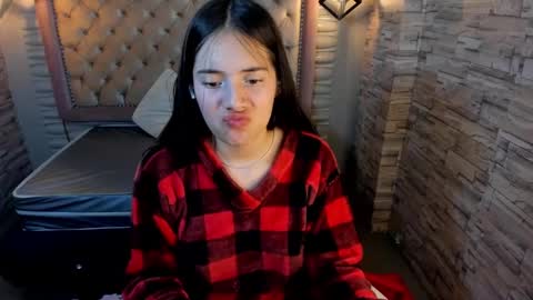 Snapshot of ava_broown chatting on 12/03/24, 12:13              online show from 12/03/24, 12:13