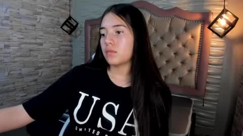 Snapshot of ava_broown chatting on 12/04/24, 11:02              online show from 12/04/24, 11:02