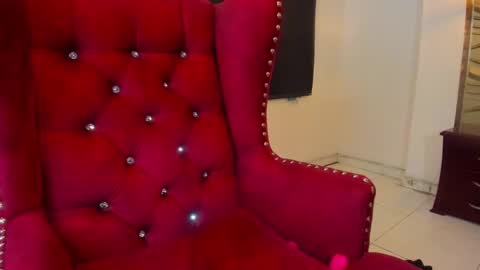 Snapshot of ava_broown chatting on 12/14/24, 09:07              online show from 12/14/24, 09:07