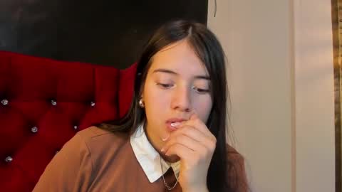 Snapshot of ava_broown chatting on 12/14/24, 10:50              online show from 12/14/24, 10:50