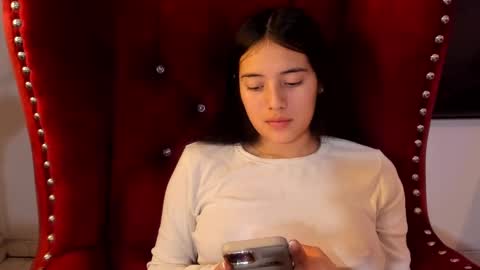 Snapshot of ava_broown chatting on 12/18/24, 08:42              online show from 12/18/24, 08:42