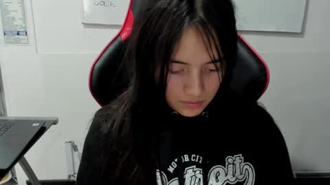 Snapshot of ava_broown chatting on 12/21/24, 10:17              online show from 12/21/24, 10:17