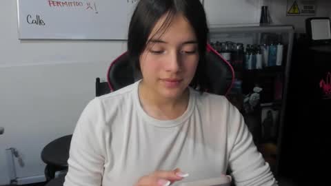 Snapshot of ava_broown chatting on 12/23/24, 05:17              online show from 12/23/24, 05:17