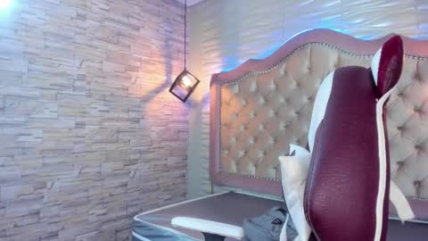 Snapshot of ava_broown chatting on 01/09/25, 10:52              online show from 01/09/25, 10:52