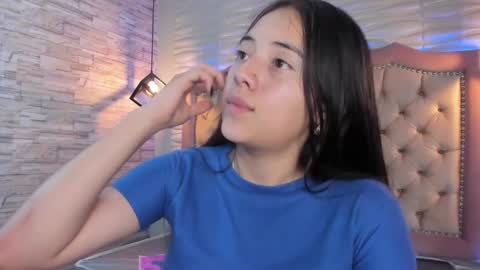 Snapshot of ava_broown chatting on 01/10/25, 04:54              online show from 01/10/25, 04:54