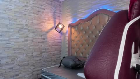 Snapshot of ava_broown chatting on 01/11/25, 01:48              online show from 01/11/25, 01:48