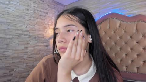 Snapshot of ava_broown chatting on 01/12/25, 01:53              online show from 01/12/25, 01:53