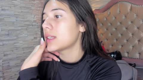 Snapshot of ava_broown chatting on 01/22/25, 07:13              online show from 01/22/25, 07:13