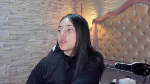 Snapshot of ava_broown chatting on 01/23/25, 01:19              online show from 01/23/25, 01:19