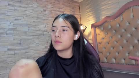 Snapshot of ava_broown chatting on 01/23/25, 04:19              online show from 01/23/25, 04:19