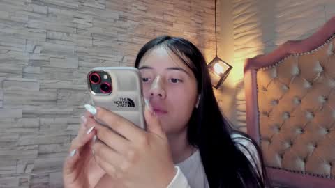 Snapshot of ava_broown chatting on 01/27/25, 11:54              online show from 01/27/25, 11:54