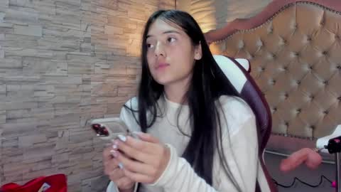 Snapshot of ava_broown chatting on 01/28/25, 03:04              online show from 01/28/25, 03:04