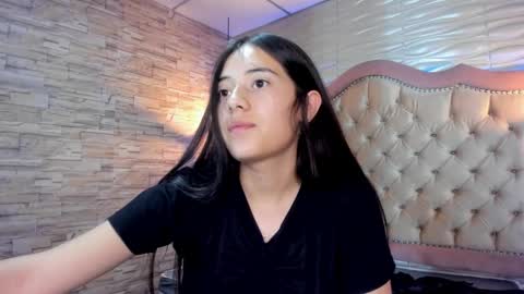 Snapshot of ava_broown chatting on 02/15/25, 08:44              online show from 02/15/25, 08:44