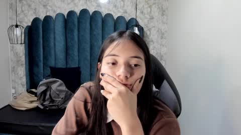 Snapshot of ava_broown chatting on 03/06/25, 03:35              online show from 03/06/25, 03:35