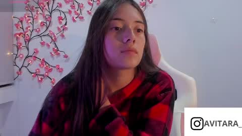 Snapshot of ava_broown chatting on 05/18/26, 01:35 online show from 05/18/26, 01:35