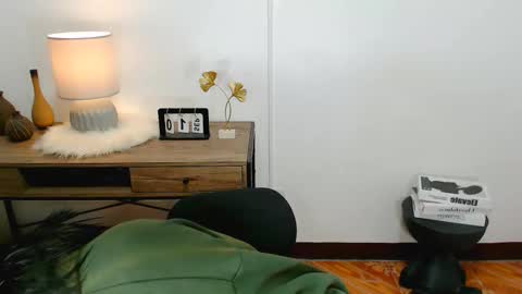 Ava online show from 09/21/25, 11:01