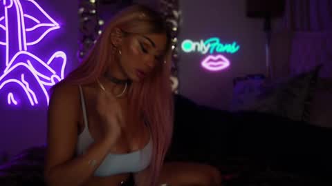 Snapshot of avalonnfoxx chatting on 12/14/24, 08:56 AvalonnFoxx online show from 12/14/24, 08:56