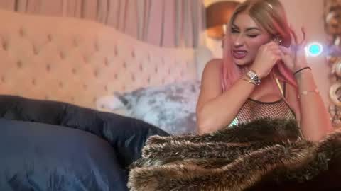 Snapshot of avalonnfoxx chatting on 12/18/24, 03:33 AvalonnFoxx online show from 12/18/24, 03:33