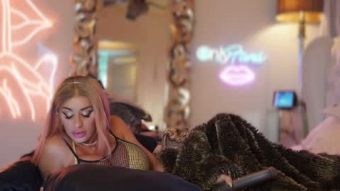 Snapshot of avalonnfoxx chatting on 12/18/24, 06:35 AvalonnFoxx online show from 12/18/24, 06:35