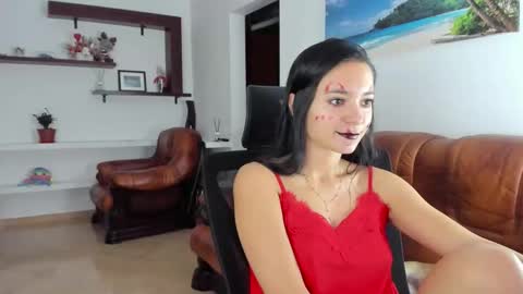 Snapshot of avapinkqueen chatting on 11/01/25, 12:45 Ava online show from 11/01/25, 12:45