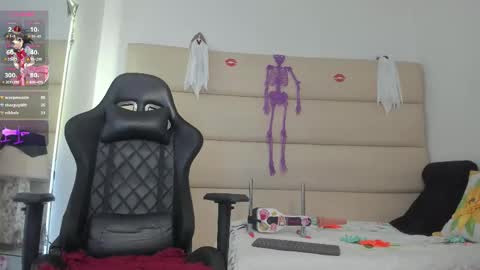 Ava Tomas online show from 10/28/25, 02:37