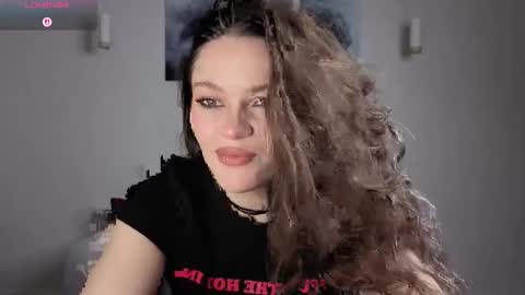Snapshot of avelinehowo_uwu chatting on 05/20/26, 06:36 Aveline online show from 05/20/26, 06:36