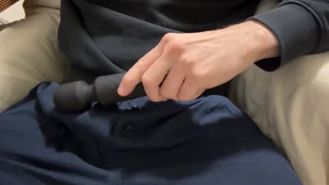 Snapshot of averageddaniel chatting on 10/05/25, 08:18 averageddaniel online show from 10/05/25, 08:18