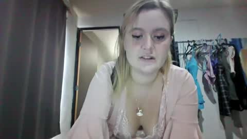 Avery Doll online show from 06/28/26, 04:35