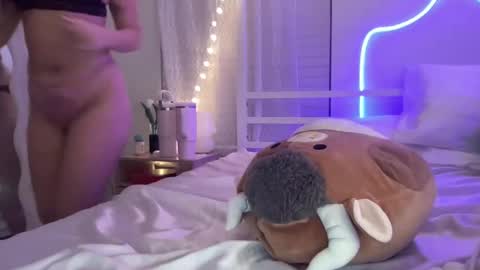 averymillerr online show from 02/18/25, 04:15