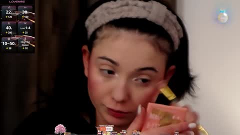 Snapshot of averywillow chatting on 01/11/25, 04:14 AveryWillow online show from 01/11/25, 04:14