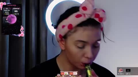 Snapshot of averywillow chatting on 03/03/25, 01:31 AveryWillow online show from 03/03/25, 01:31