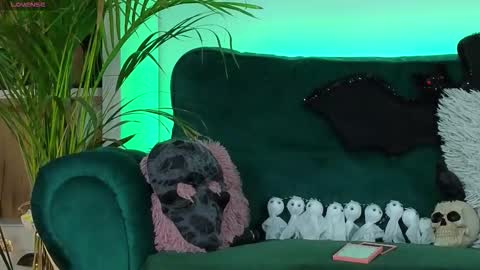 AveryWillow online show from 10/27/25, 04:49