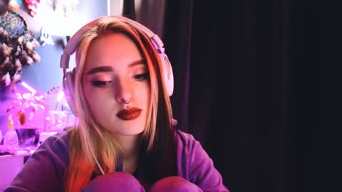 Snapshot of avi_nile chatting on 12/07/24, 03:14 Avriel online show from 12/07/24, 03:14