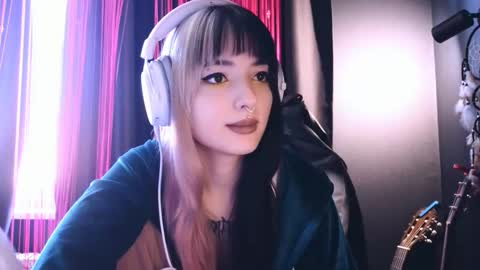 Snapshot of avi_nile chatting on 09/16/25, 04:24 Avriel online show from 09/16/25, 04:24