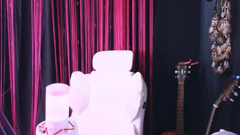 Snapshot of avi_nile chatting on 02/04/26, 03:23 Avriel online show from 02/04/26, 03:23