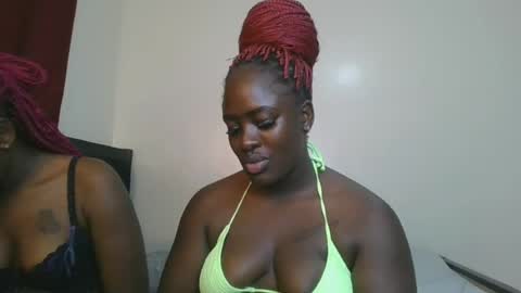 Snapshot of avian_babe1 chatting on 06/14/26, 02:30 avian_babe1 online show from 06/14/26, 02:30